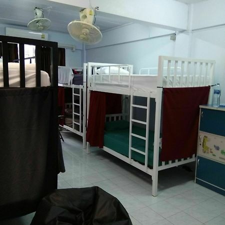 Shady'S Hostel Pattaya Exterior photo