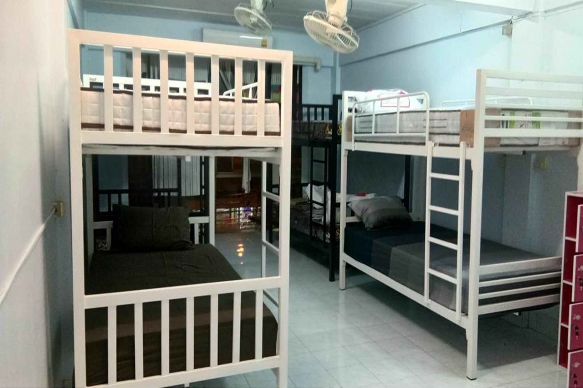 Shady'S Hostel Pattaya Exterior photo