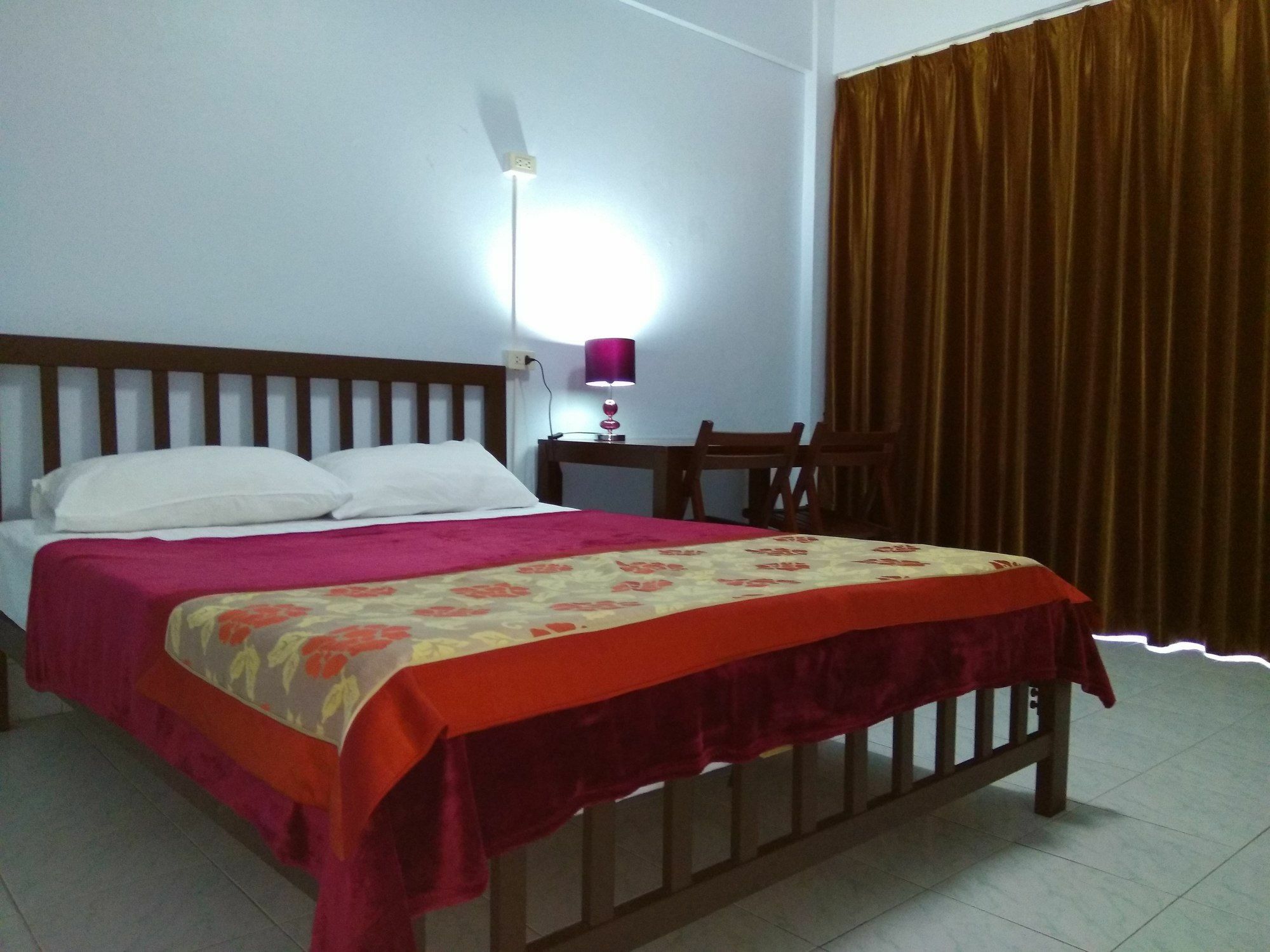 Shady'S Hostel Pattaya Exterior photo